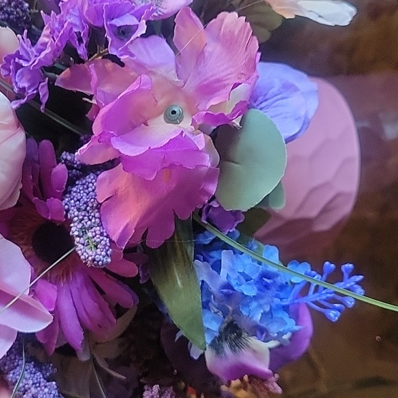 Silk flower arrangement - Picture 4 of 6